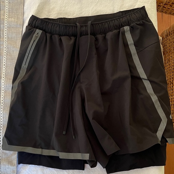 Lululemon Surge Shorts Lined Sz Medium - Picture 6 of 8